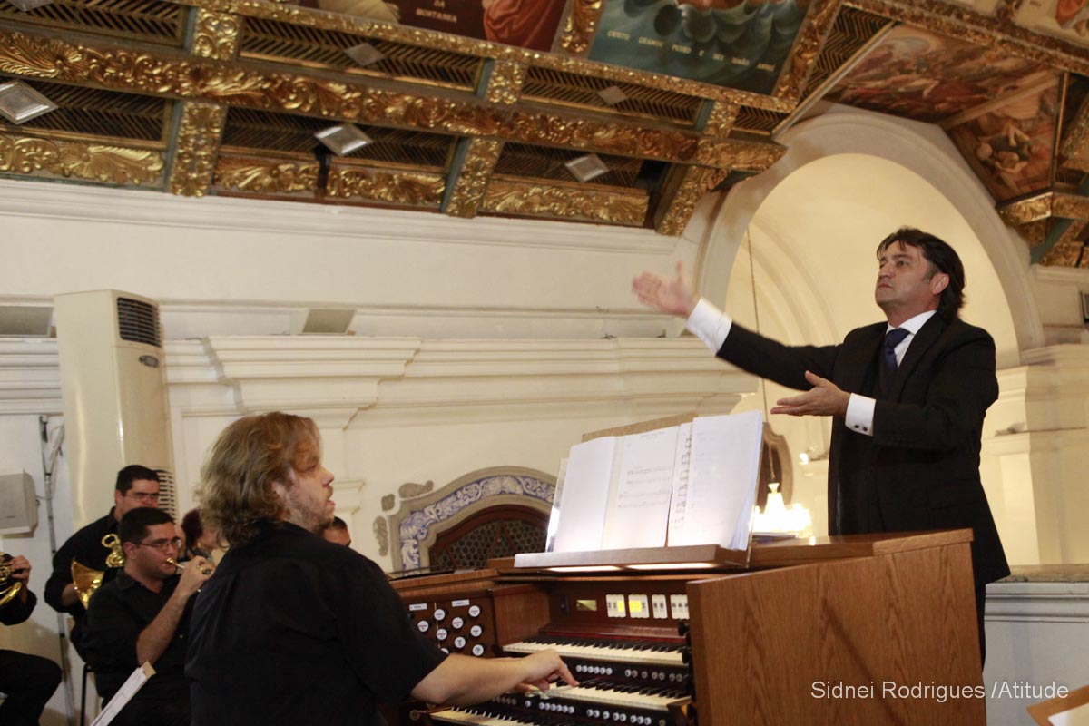 Maestro Renato Misiuk do grupo Allegro