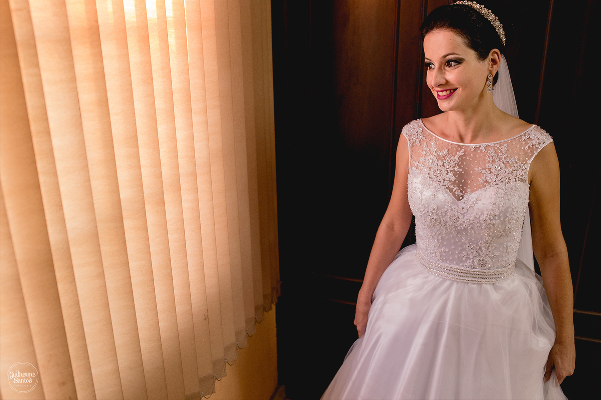 Fotografia de casamento realizada na cidade de jaú-sp com o fotógrafo Guilherme Santos, cerimônia e recepção com pessoas felizes e momentos especiais.