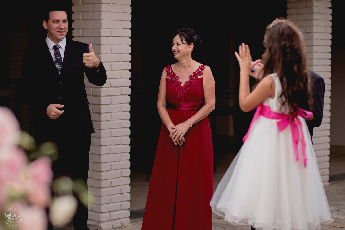 Fotografia de casamento realizada na cidade de jaú-sp com o fotógrafo Guilherme Santos, cerimônia e recepção com pessoas felizes e momentos especiais.