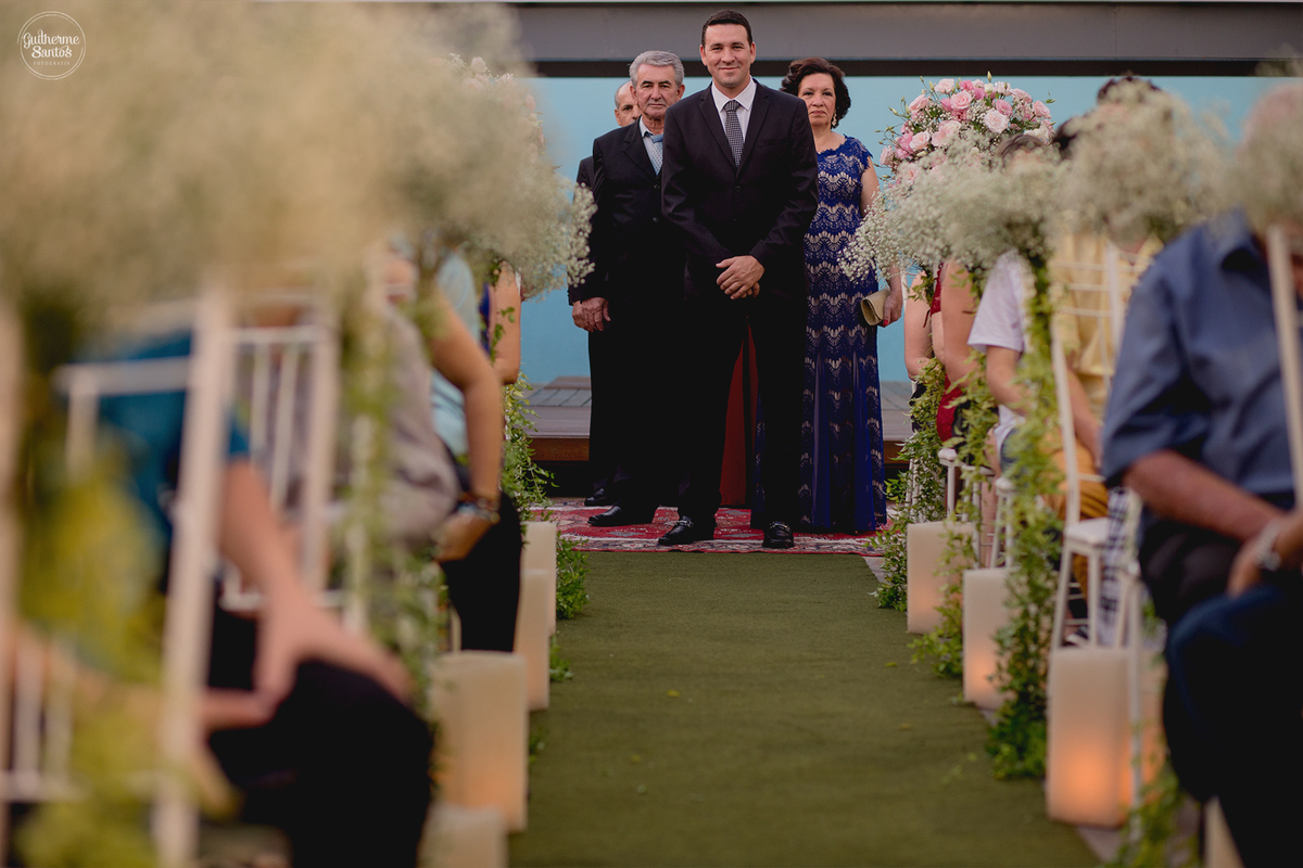 Fotografia de casamento realizada na cidade de jaú-sp com o fotógrafo Guilherme Santos, cerimônia e recepção com pessoas felizes e momentos especiais.