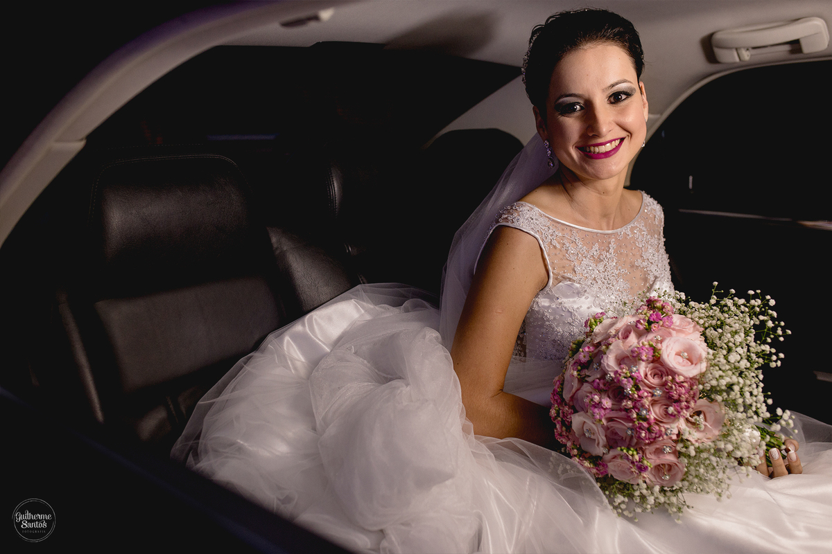 Fotografia de casamento realizada na cidade de jaú-sp com o fotógrafo Guilherme Santos, cerimônia e recepção com pessoas felizes e momentos especiais.