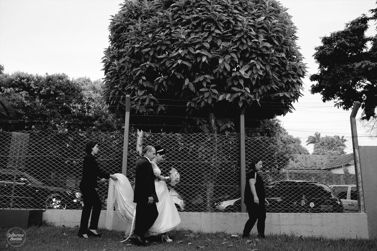 Fotografia de casamento realizada na cidade de jaú-sp com o fotógrafo Guilherme Santos, cerimônia e recepção com pessoas felizes e momentos especiais.
