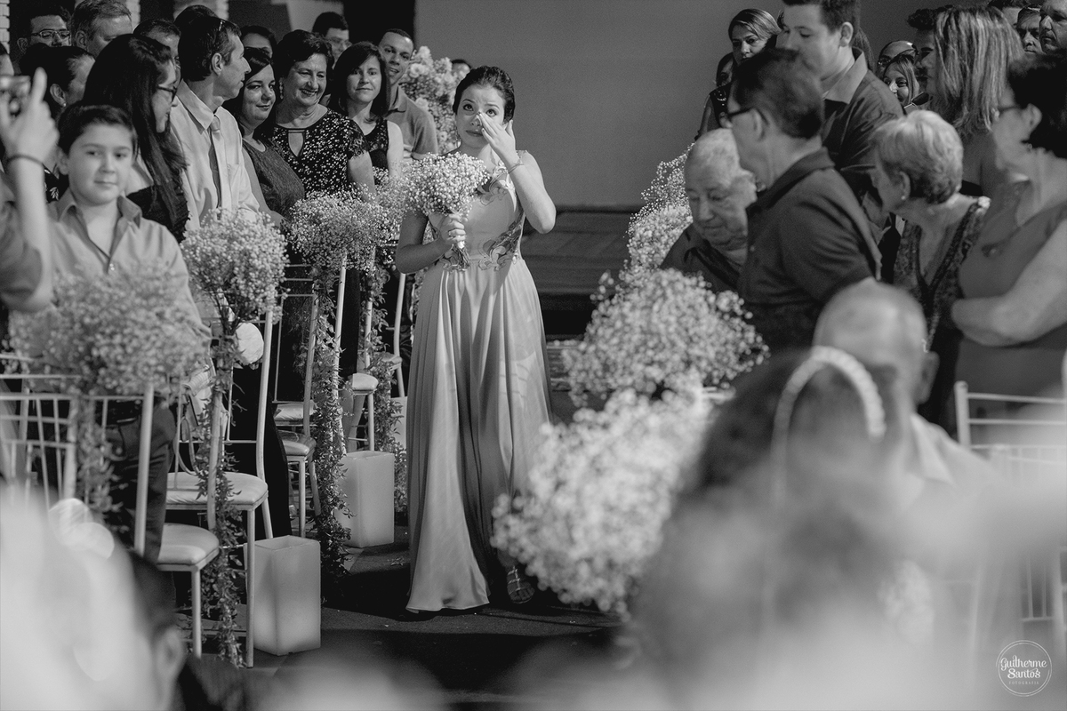 Fotografia de casamento realizada na cidade de jaú-sp com o fotógrafo Guilherme Santos, cerimônia e recepção com pessoas felizes e momentos especiais.