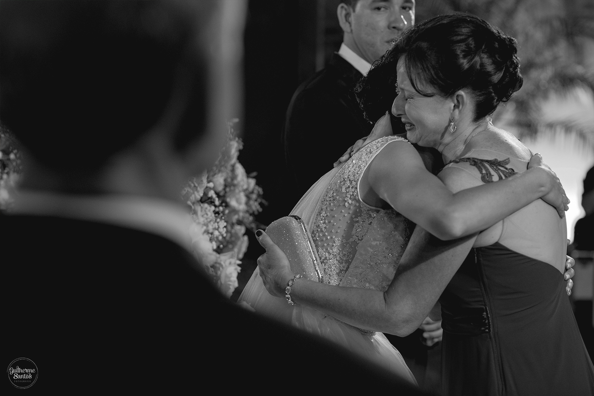Fotografia de casamento realizada na cidade de jaú-sp com o fotógrafo Guilherme Santos, cerimônia e recepção com pessoas felizes e momentos especiais.