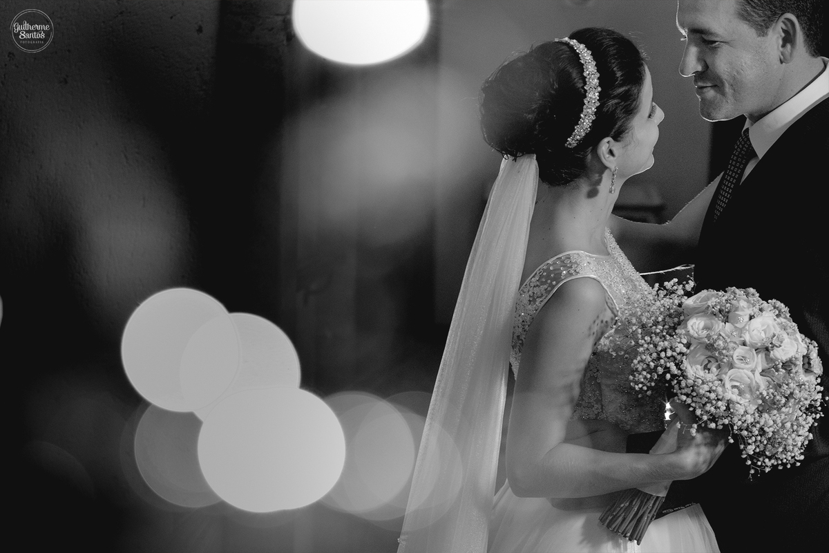 Fotografia de casamento realizada na cidade de jaú-sp com o fotógrafo Guilherme Santos, cerimônia e recepção com pessoas felizes e momentos especiais.