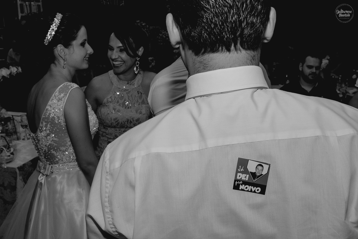 Fotografia de casamento realizada na cidade de jaú-sp com o fotógrafo Guilherme Santos, cerimônia e recepção com pessoas felizes e momentos especiais.