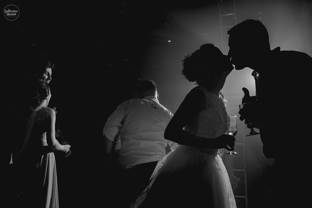 Fotografia de casamento realizada na cidade de jaú-sp com o fotógrafo Guilherme Santos, cerimônia e recepção com pessoas felizes e momentos especiais.