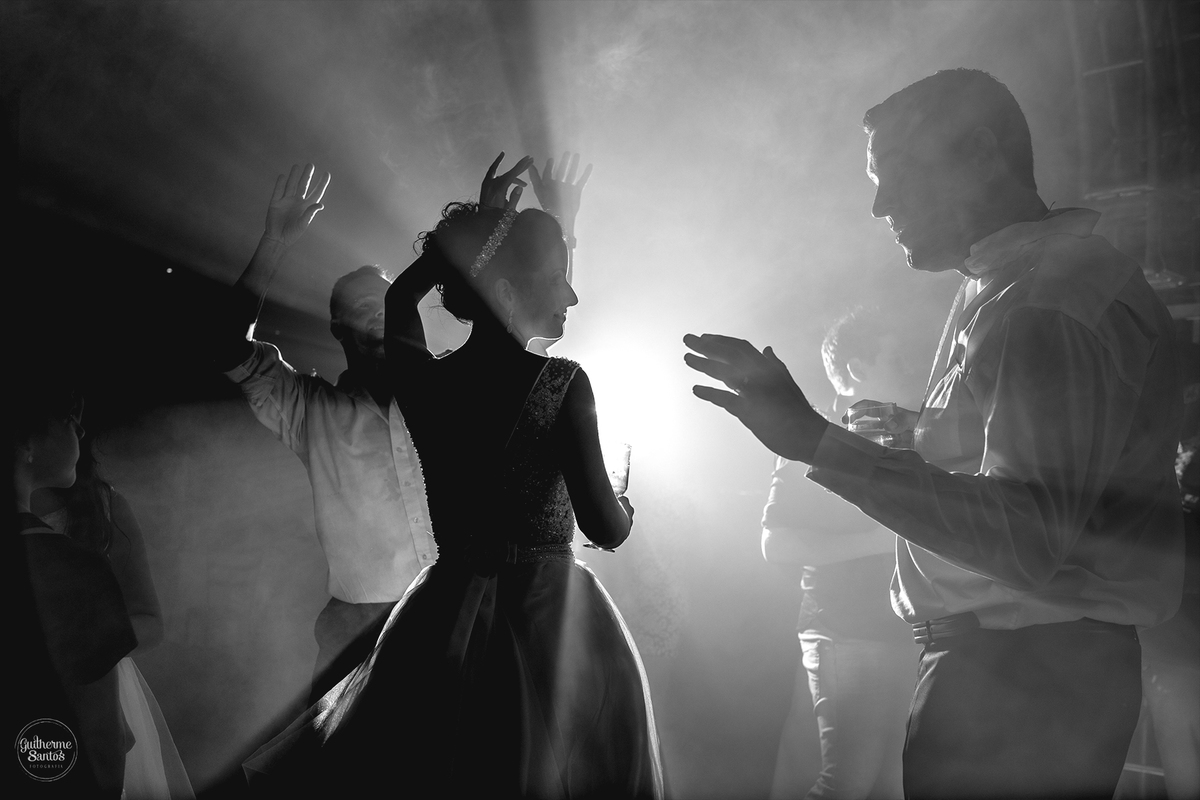 Fotografia de casamento realizada na cidade de jaú-sp com o fotógrafo Guilherme Santos, cerimônia e recepção com pessoas felizes e momentos especiais.