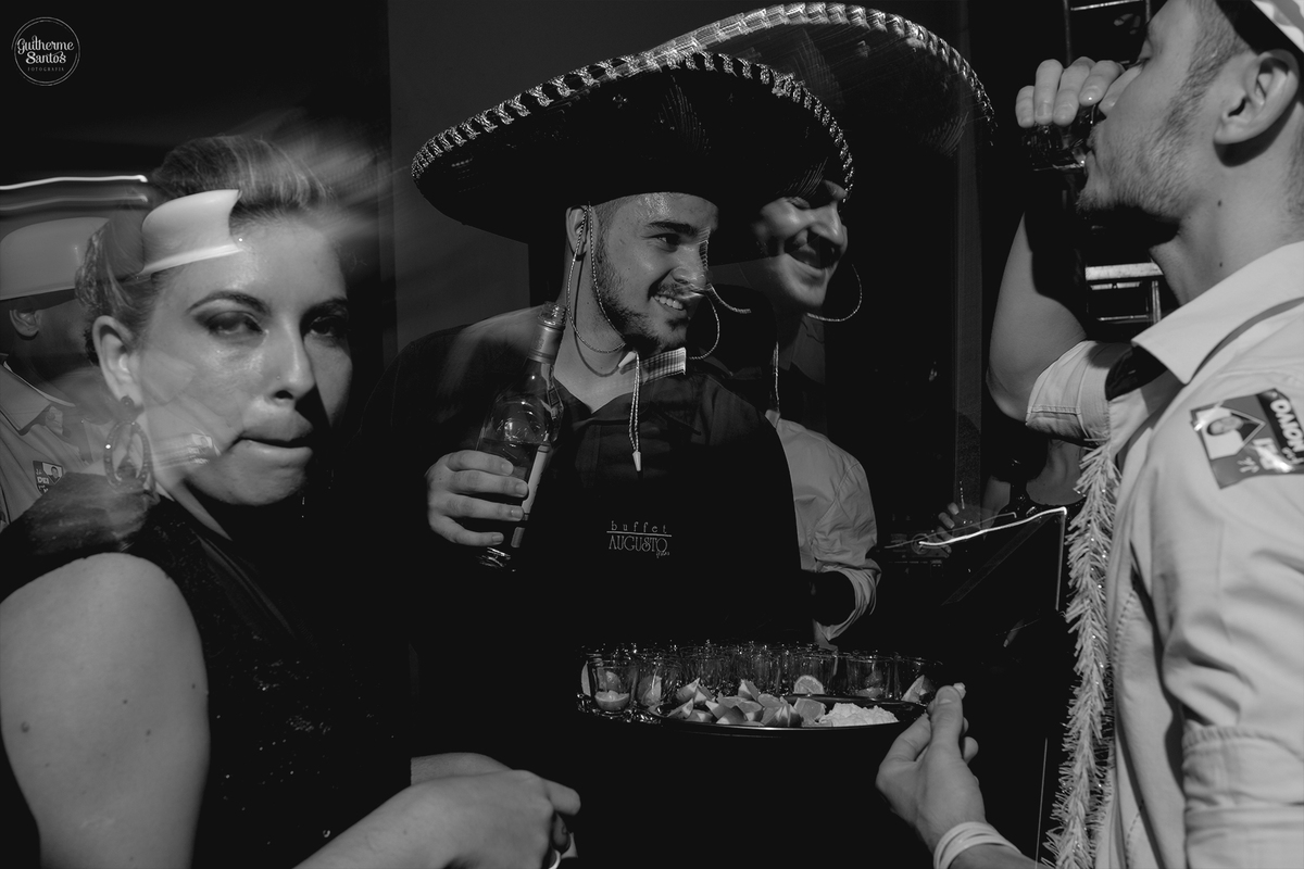 Fotografia de casamento realizada na cidade de jaú-sp com o fotógrafo Guilherme Santos, cerimônia e recepção com pessoas felizes e momentos especiais.