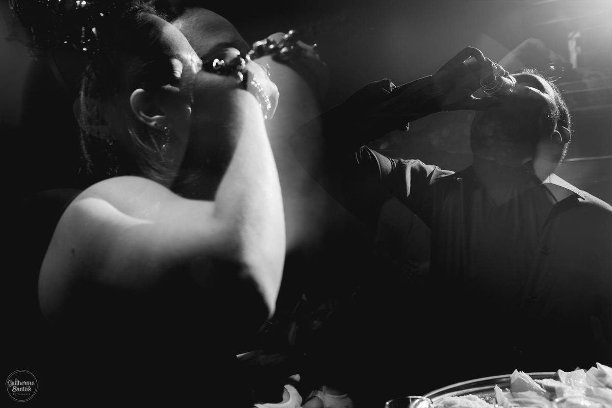 Fotografia de casamento realizada na cidade de jaú-sp com o fotógrafo Guilherme Santos, cerimônia e recepção com pessoas felizes e momentos especiais.