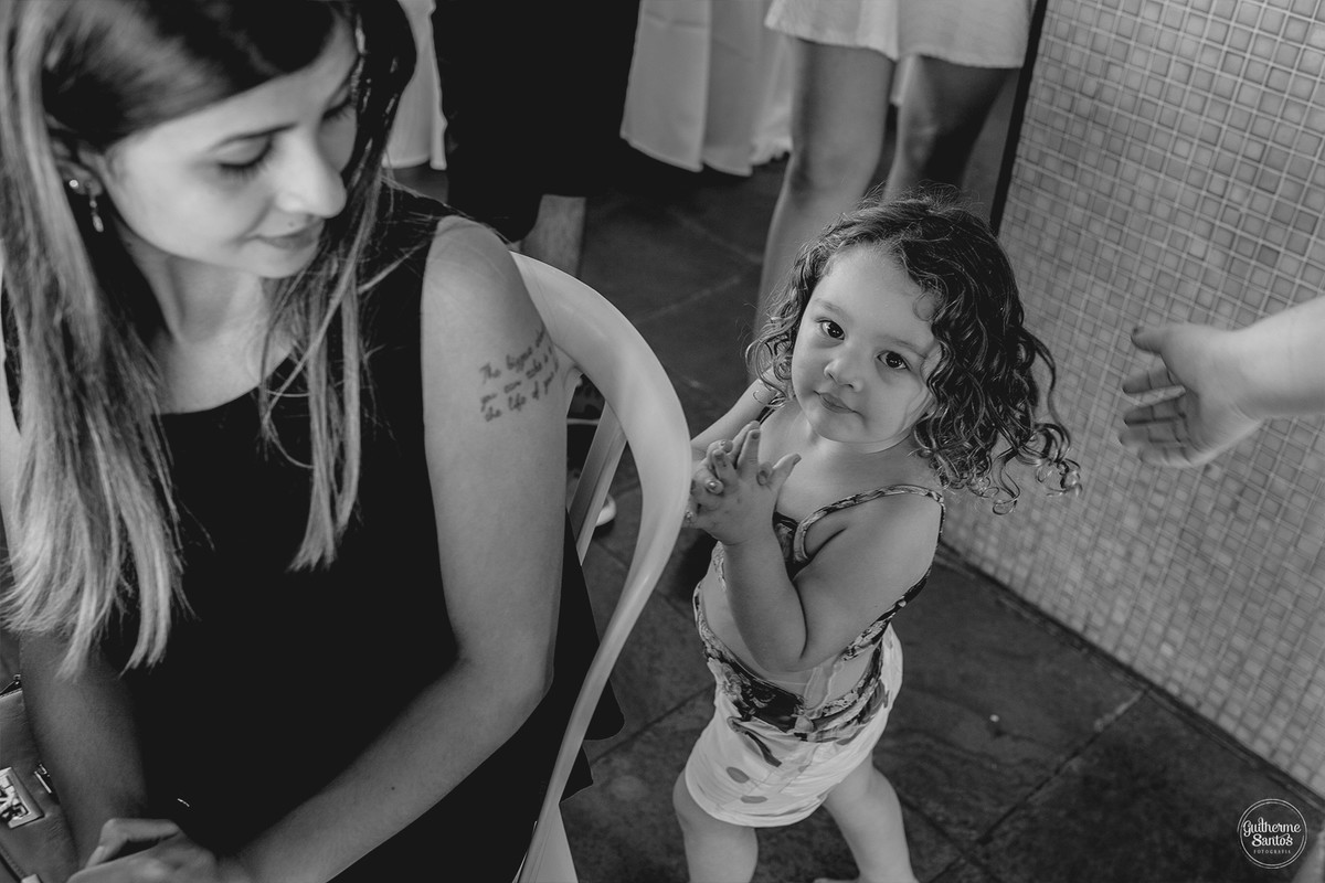 Foto de um casamento rustico e convidados curtindo junto com os noivos, fotografia de casamento realizado na cidade de jaú-sp com o fotógrafo Guilherme Santos
