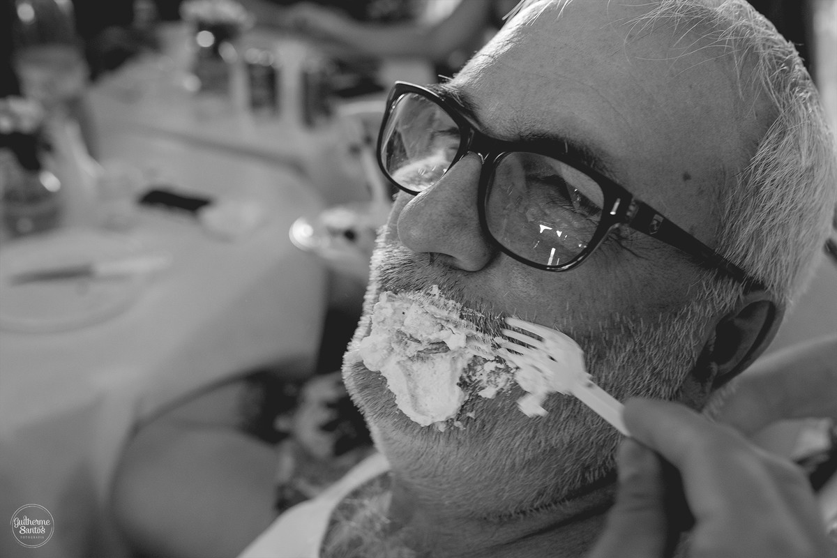 Foto de um casamento rustico e convidados curtindo junto com os noivos, fotografia de casamento realizado na cidade de jaú-sp com o fotógrafo Guilherme Santos