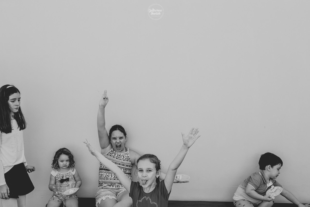 Foto de um casamento rustico e convidados curtindo junto com os noivos, fotografia de casamento realizado na cidade de jaú-sp com o fotógrafo Guilherme Santos