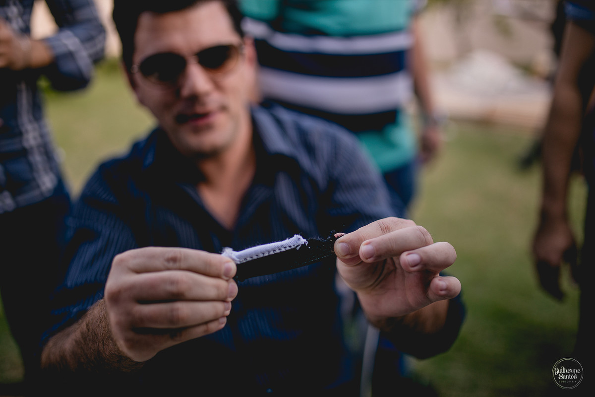Foto de um casamento rustico e convidados curtindo junto com os noivos, fotografia de casamento realizado na cidade de jaú-sp com o fotógrafo Guilherme Santos