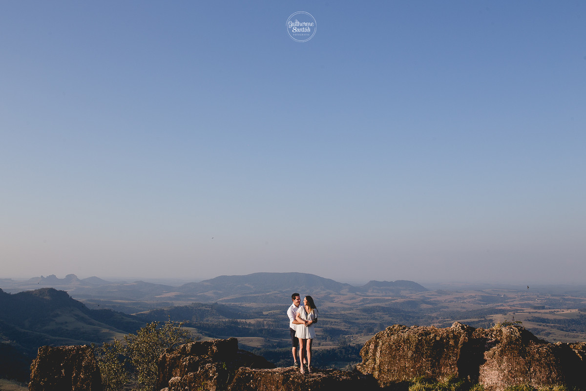 Ensaio pré casamento que rolou na cidade de Botucatu - SP, fotografamos um casal nas paisagens do gigante adormecido próximo da cidade de Pardinho.