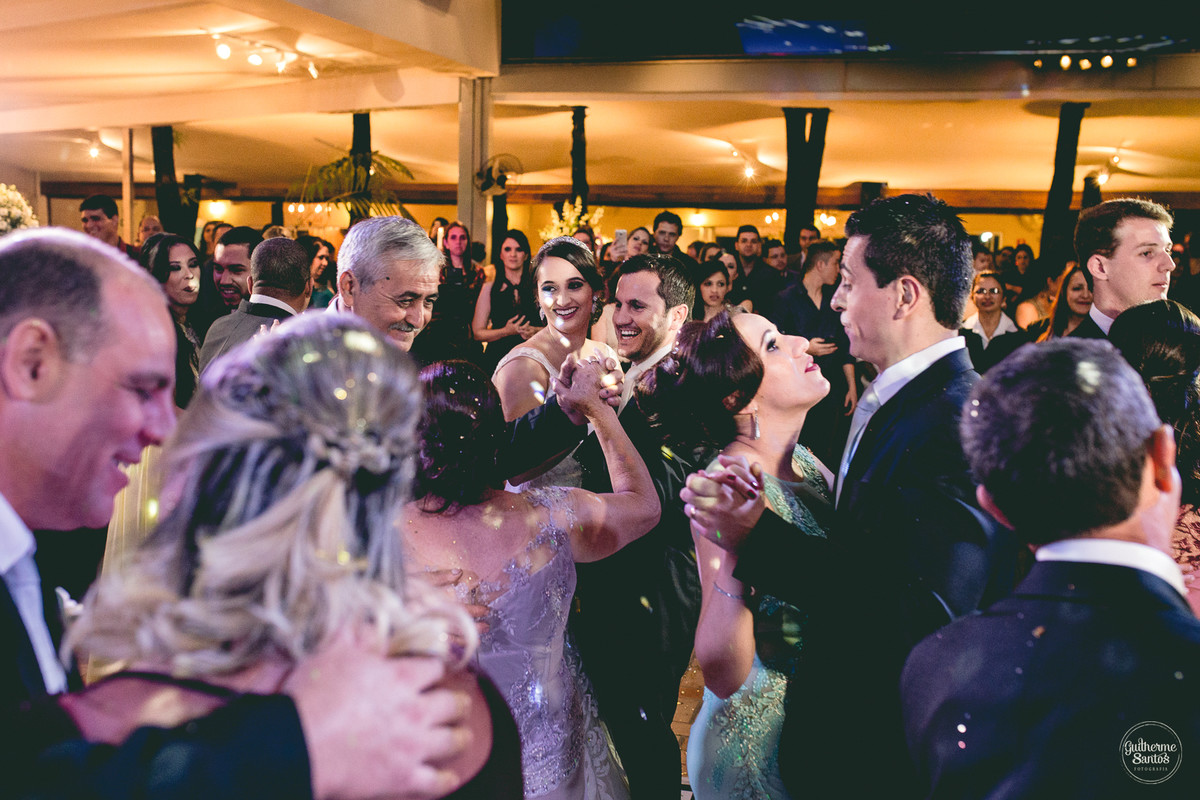 Fotografia de casamento realizada na cidade de jaú-sp, fotógrafo Guilherme Santos, cerimônia Igreja Matriz Nossa Senhora do Patrocínio, recepção Grevillea Eventos, pessoas felizes e momentos especiais