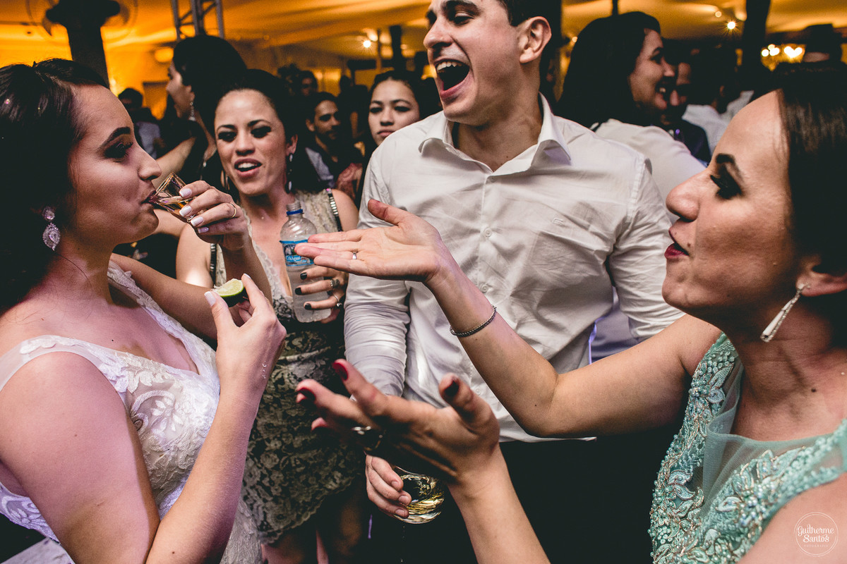 Fotografia de casamento realizada na cidade de jaú-sp, fotógrafo Guilherme Santos, cerimônia Igreja Matriz Nossa Senhora do Patrocínio, recepção Grevillea Eventos, pessoas felizes e momentos especiais