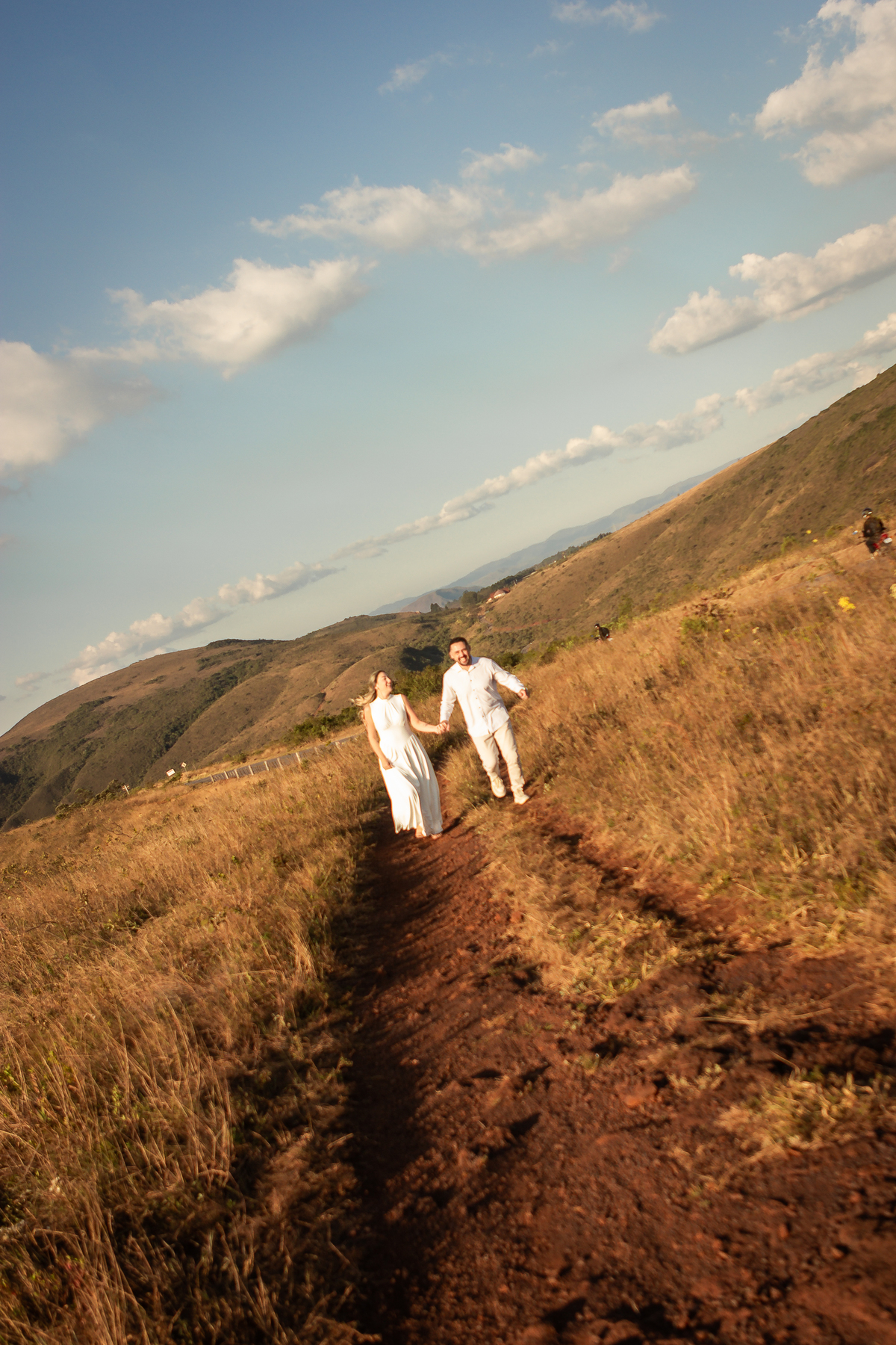 Gabi e Smalley em ensaio pré-wedding na Serra do Rola-Moça