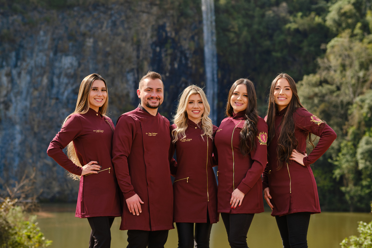 Dra. Aline Zengiski - Cirurgiã Dentista