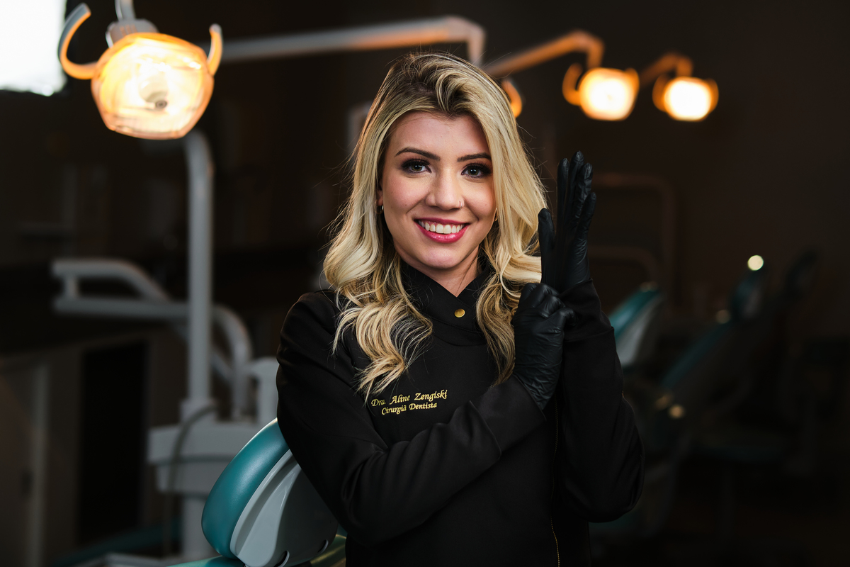 Dra. Aline Zengiski - Cirurgiã Dentista