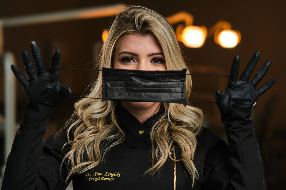 Dra. Aline Zengiski - Cirurgiã Dentista