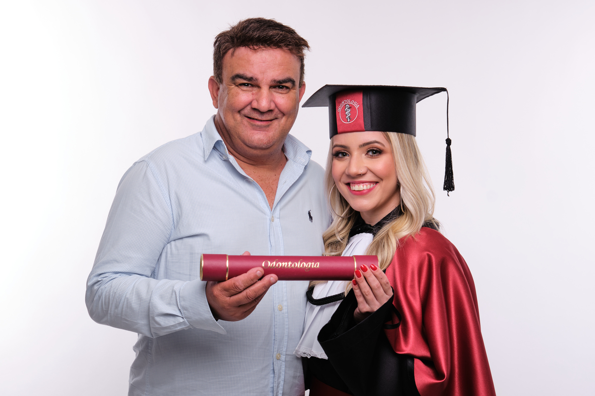 Dra. Aline Zengiski - Cirurgiã Dentista