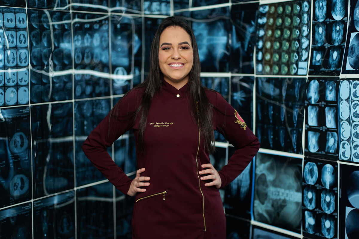 Dra. Amanda Proença - Cirurgiã Dentista - Universidade Tuiuti do Parana