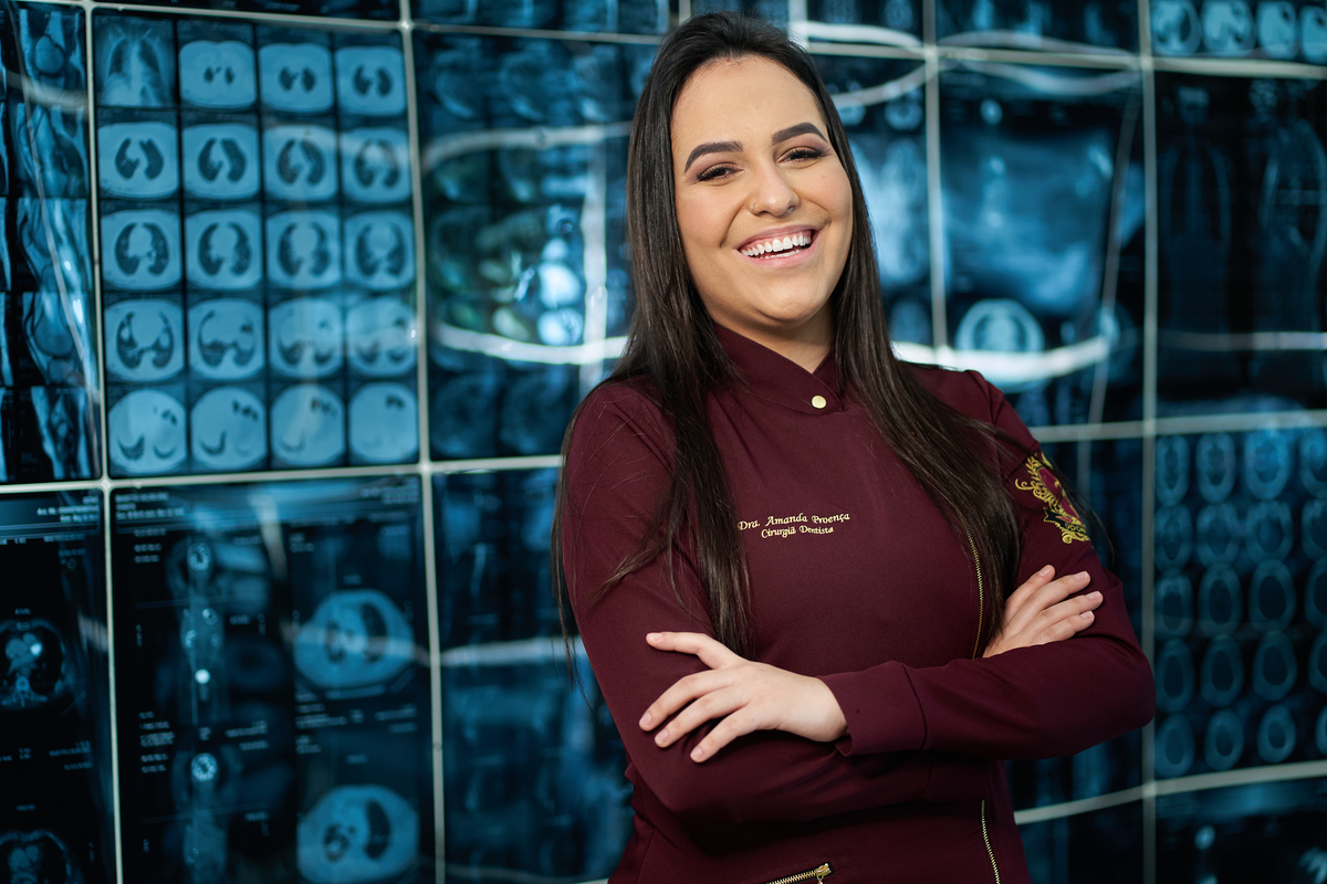 Dra. Amanda Proença - Cirurgiã Dentista - Universidade Tuiuti do Parana