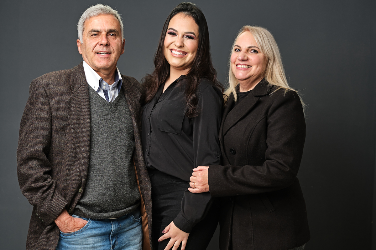 Dra. Amanda Proença - Cirurgiã Dentista - Universidade Tuiuti do Parana