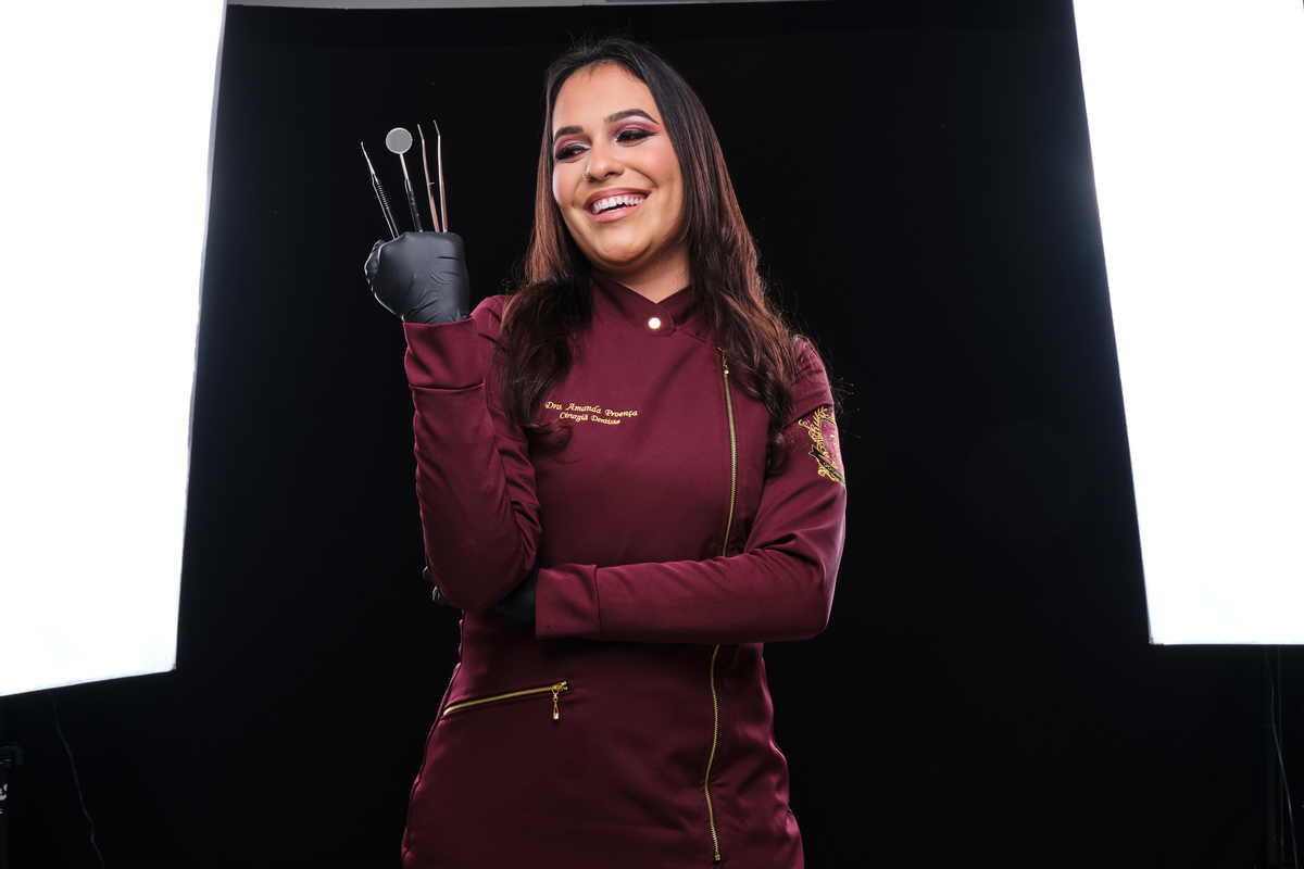 Dra. Amanda Proença - Cirurgiã Dentista - Universidade Tuiuti do Parana