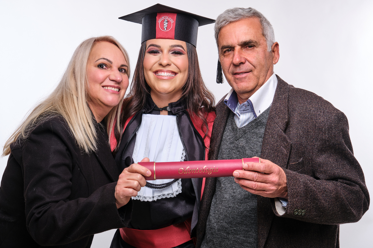 Dra. Amanda Proença - Cirurgiã Dentista - Universidade Tuiuti do Parana