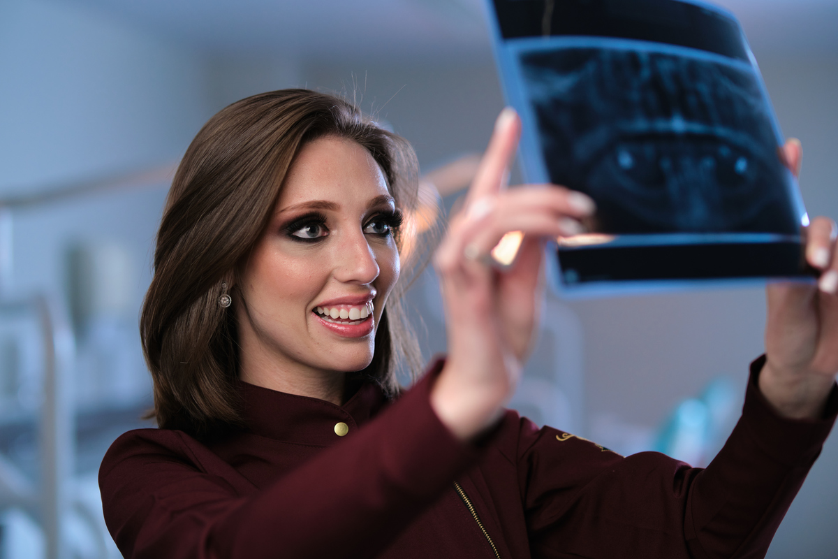 Dra. Ana Caroline Gaio  - Cirurgião Dentista - Universidade Tuiuti do Parana