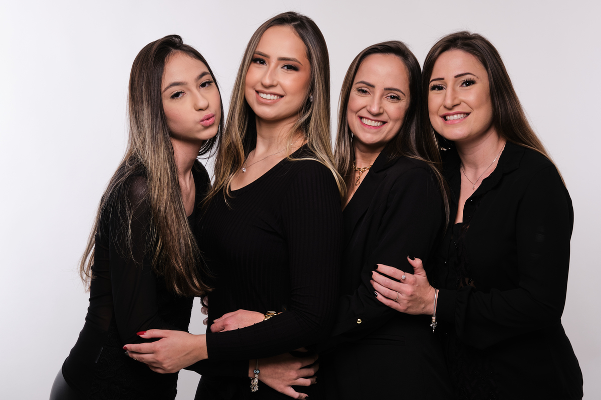 Dra. Aɴᴅʀᴇssᴀ Gᴜɪᴇssᴍᴀɴ - Cirurgiã Dentista - Universidade Tuiuti do Parana