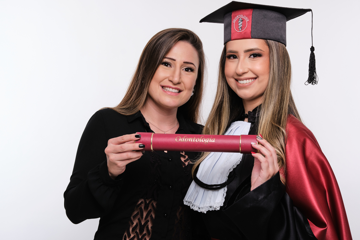 Dra. Aɴᴅʀᴇssᴀ Gᴜɪᴇssᴍᴀɴ - Cirurgiã Dentista - Universidade Tuiuti do Parana