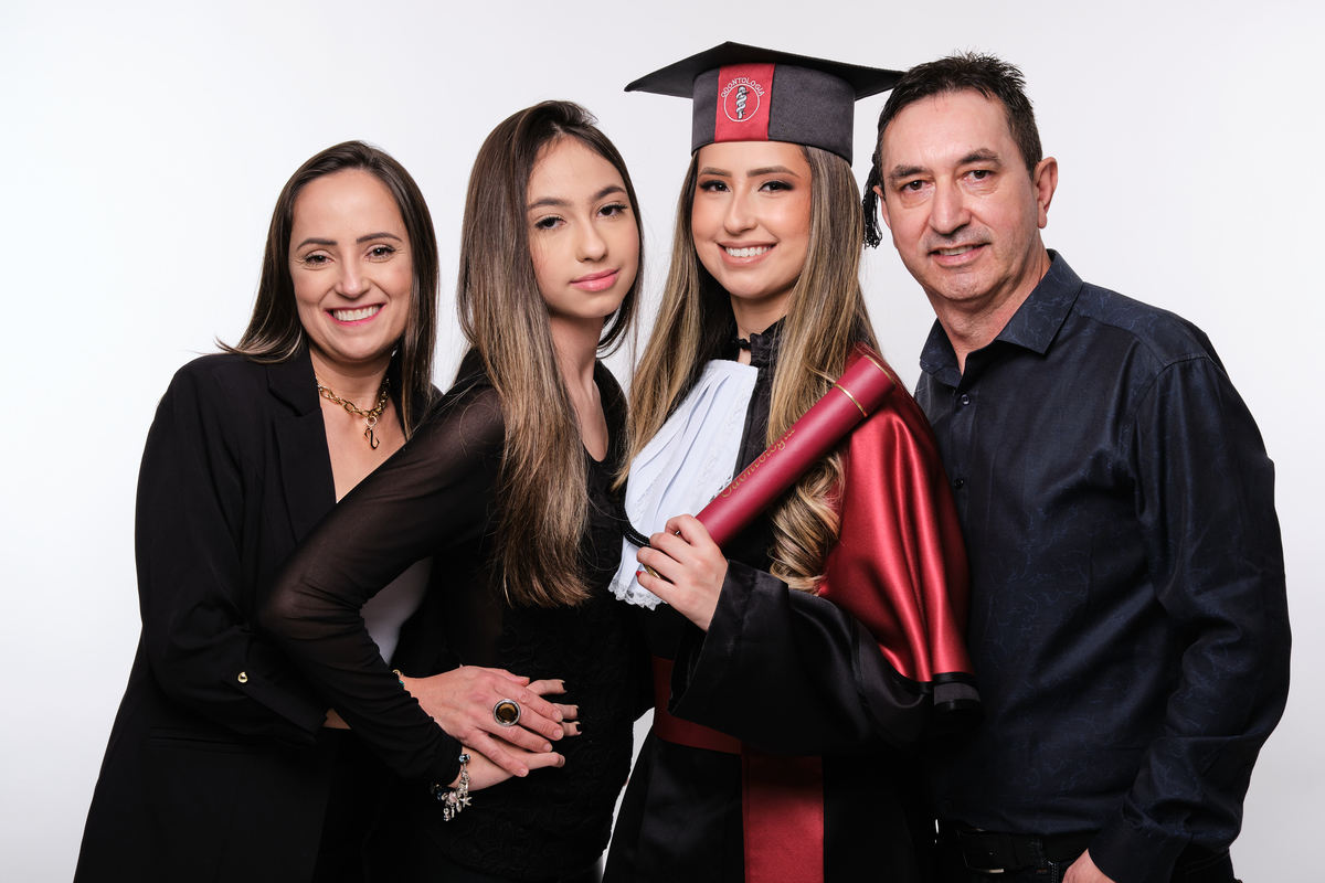 Dra. Aɴᴅʀᴇssᴀ Gᴜɪᴇssᴍᴀɴ - Cirurgiã Dentista - Universidade Tuiuti do Parana