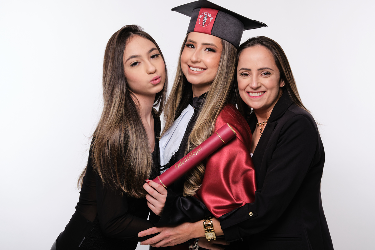 Dra. Aɴᴅʀᴇssᴀ Gᴜɪᴇssᴍᴀɴ - Cirurgiã Dentista - Universidade Tuiuti do Parana