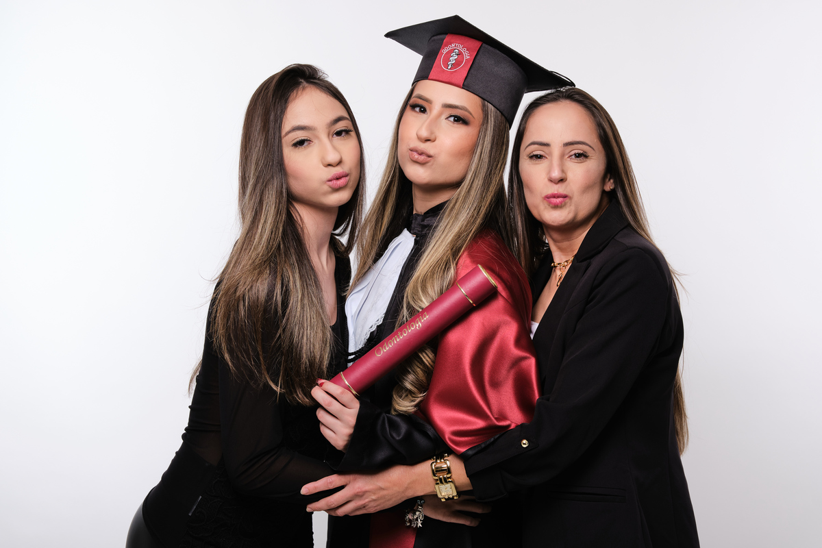 Dra. Aɴᴅʀᴇssᴀ Gᴜɪᴇssᴍᴀɴ - Cirurgiã Dentista - Universidade Tuiuti do Parana