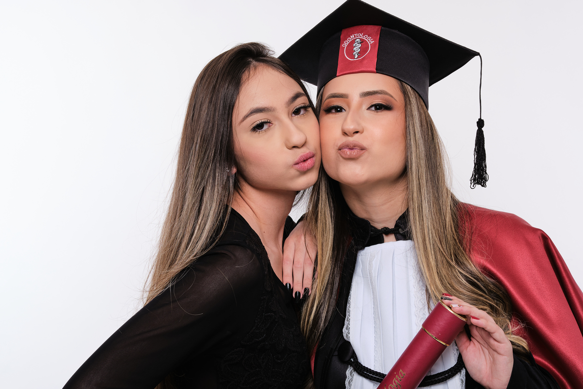 Dra. Aɴᴅʀᴇssᴀ Gᴜɪᴇssᴍᴀɴ - Cirurgiã Dentista - Universidade Tuiuti do Parana