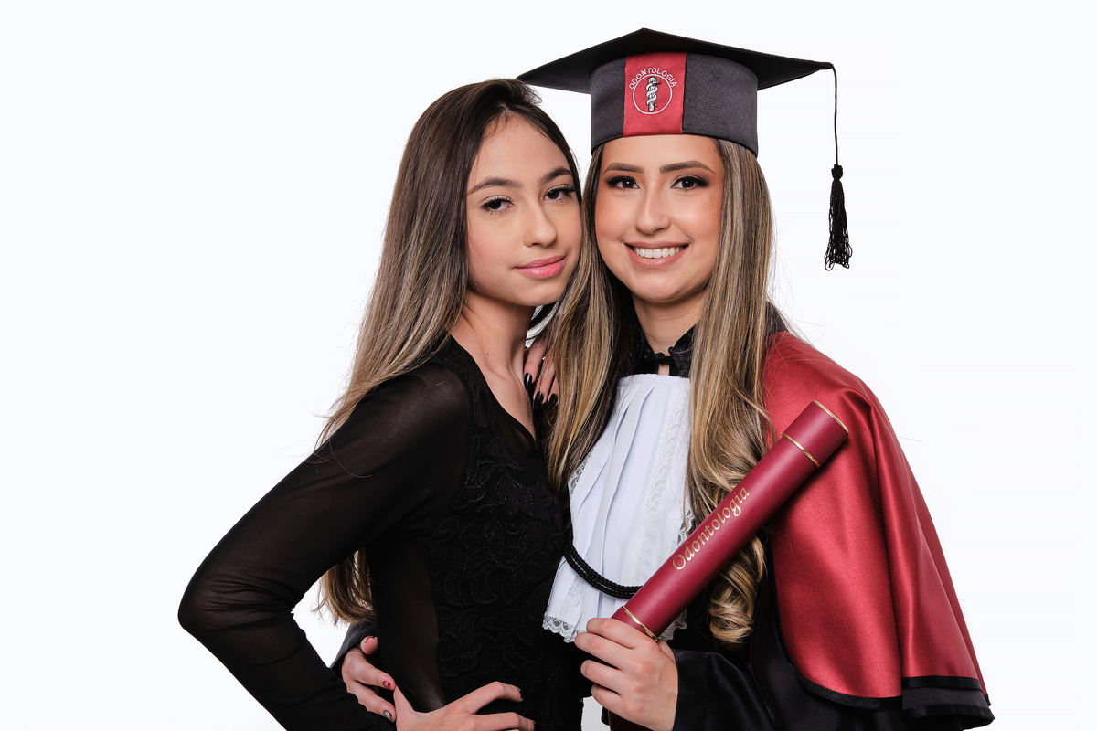 Dra. Aɴᴅʀᴇssᴀ Gᴜɪᴇssᴍᴀɴ - Cirurgiã Dentista - Universidade Tuiuti do Parana