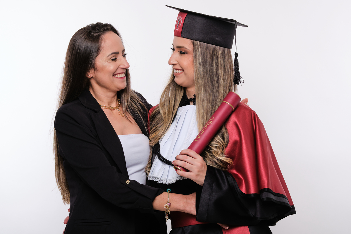 Dra. Aɴᴅʀᴇssᴀ Gᴜɪᴇssᴍᴀɴ - Cirurgiã Dentista - Universidade Tuiuti do Parana