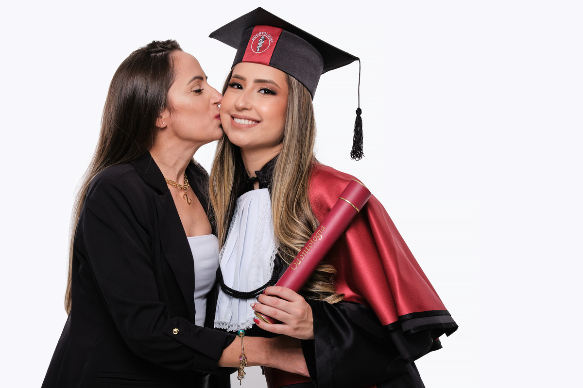 Dra. Aɴᴅʀᴇssᴀ Gᴜɪᴇssᴍᴀɴ - Cirurgiã Dentista - Universidade Tuiuti do Parana