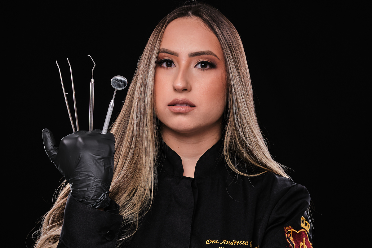 Dra. Aɴᴅʀᴇssᴀ Gᴜɪᴇssᴍᴀɴ - Cirurgiã Dentista - Universidade Tuiuti do Parana