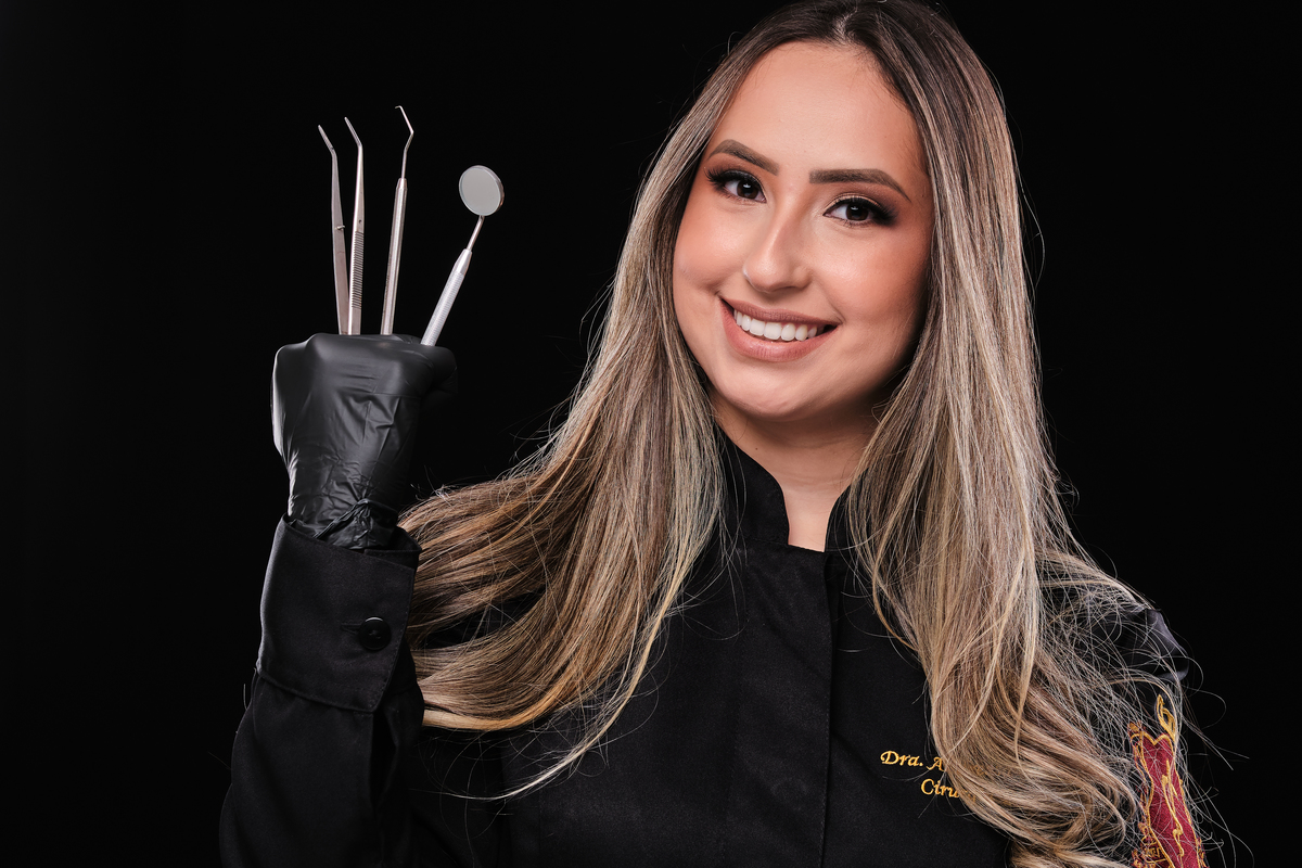 Dra. Aɴᴅʀᴇssᴀ Gᴜɪᴇssᴍᴀɴ - Cirurgiã Dentista - Universidade Tuiuti do Parana