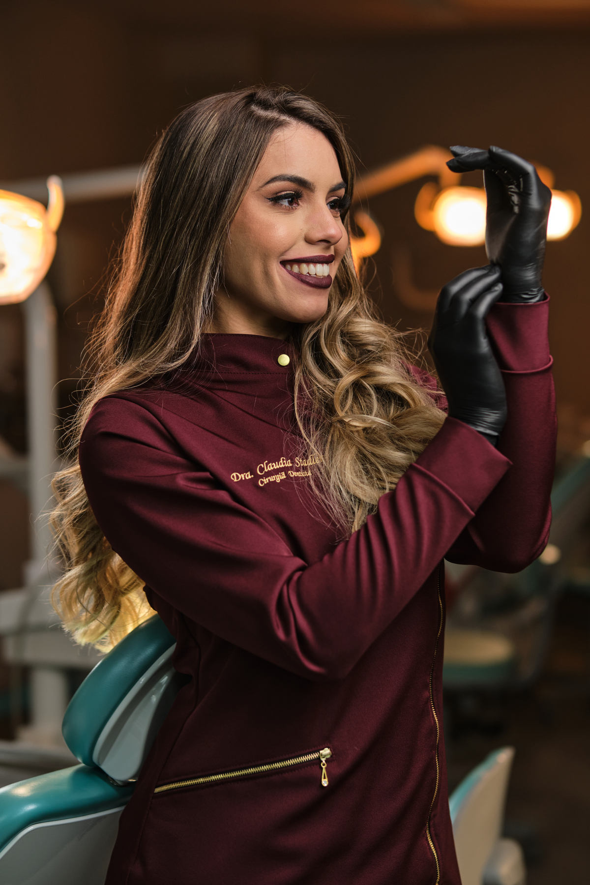 Dra. Claudia Standler - Cirurgiã Dentista - Universidade Tuiuti do Parana