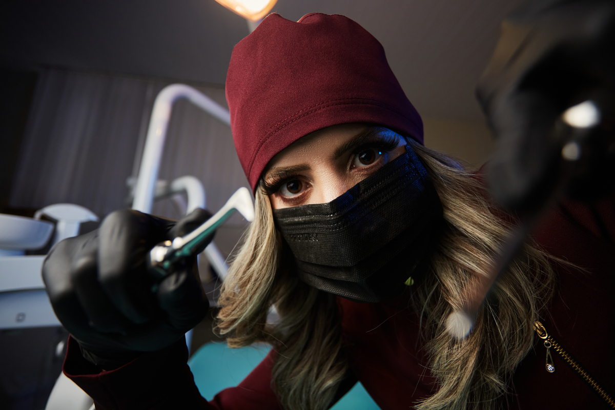 Dra.Fabiana Assis - Cirurgiã Dentista - Universidade Tuiuti do Parana