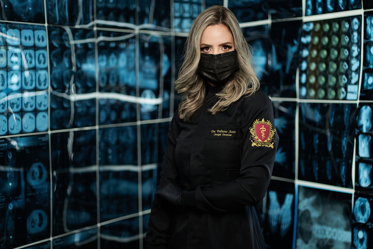 Dra.Fabiana Assis - Cirurgiã Dentista - Universidade Tuiuti do Parana