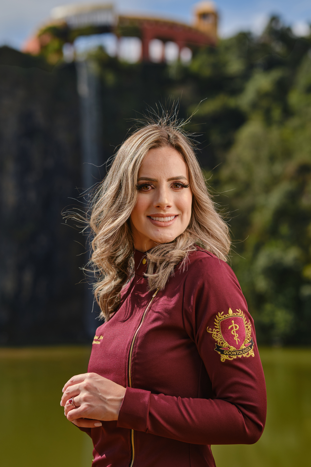 Dra.Fabiana Assis - Cirurgiã Dentista - Universidade Tuiuti do Parana