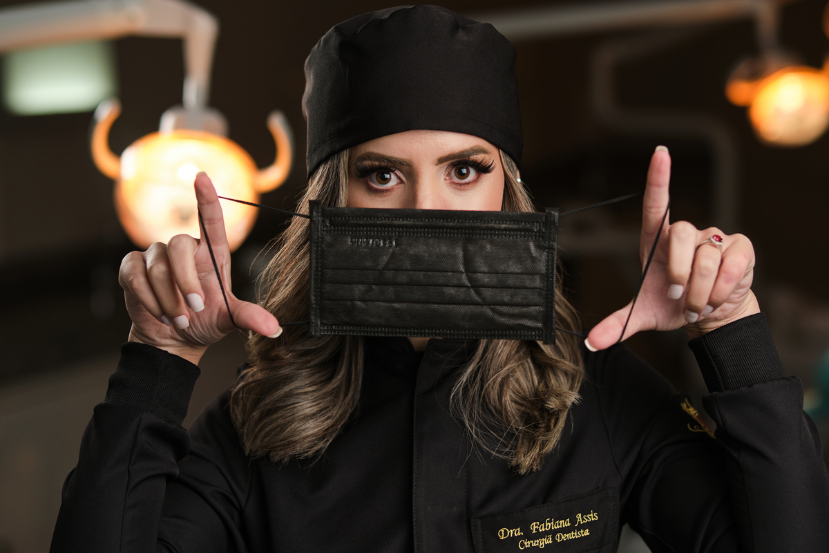 Dra.Fabiana Assis - Cirurgiã Dentista - Universidade Tuiuti do Parana