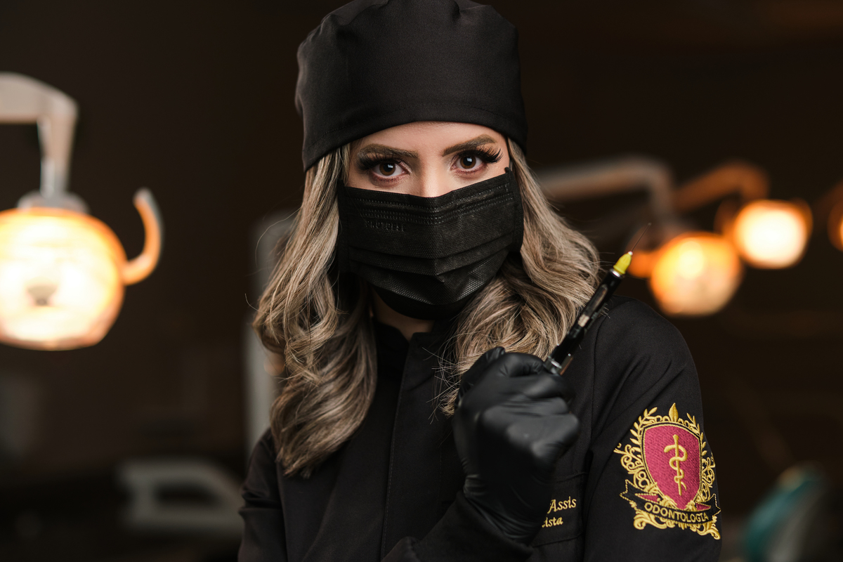 Dra.Fabiana Assis - Cirurgiã Dentista - Universidade Tuiuti do Parana