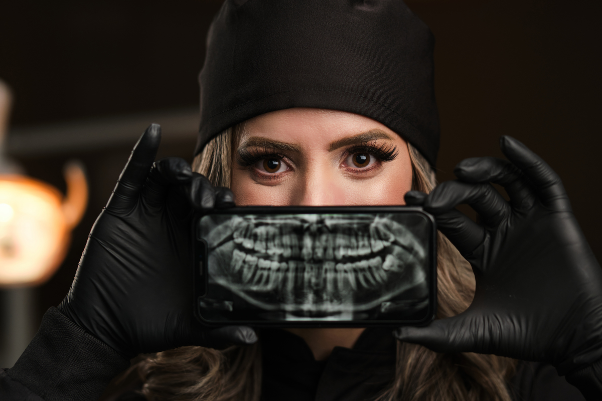 Dra.Fabiana Assis - Cirurgiã Dentista - Universidade Tuiuti do Parana